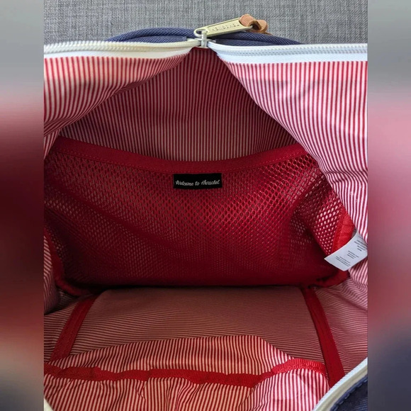 Herschel Dufflebag Navy/White - Picture 8 of 11